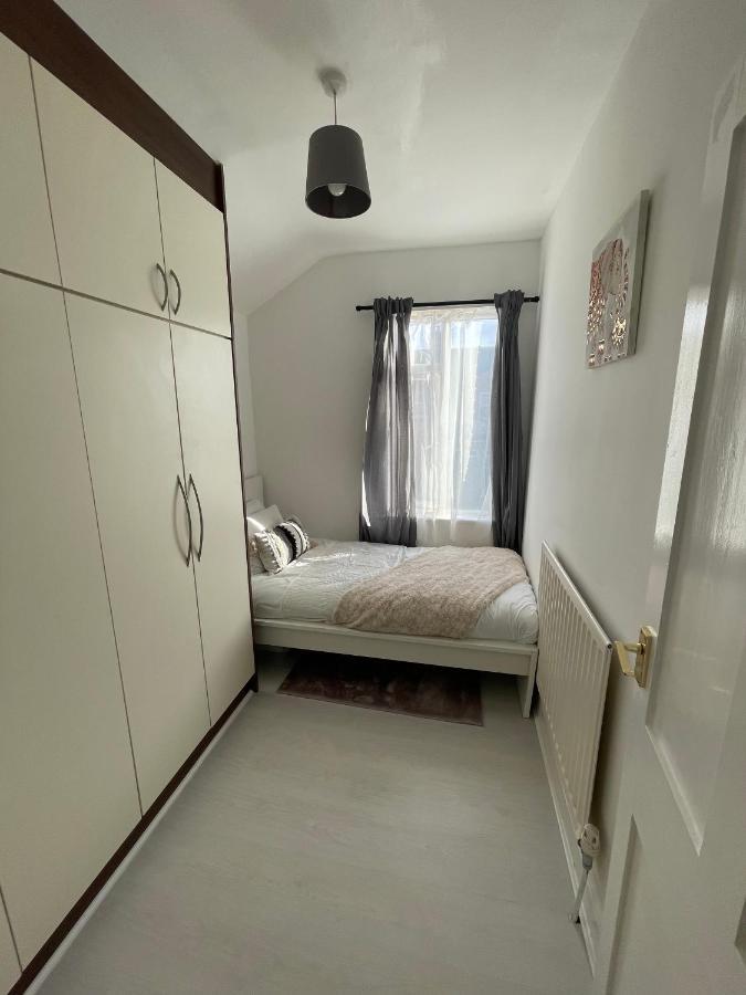 Home Sweet Home In Rg1 With Free Parking เรดดิ้ง ภายนอก รูปภาพ